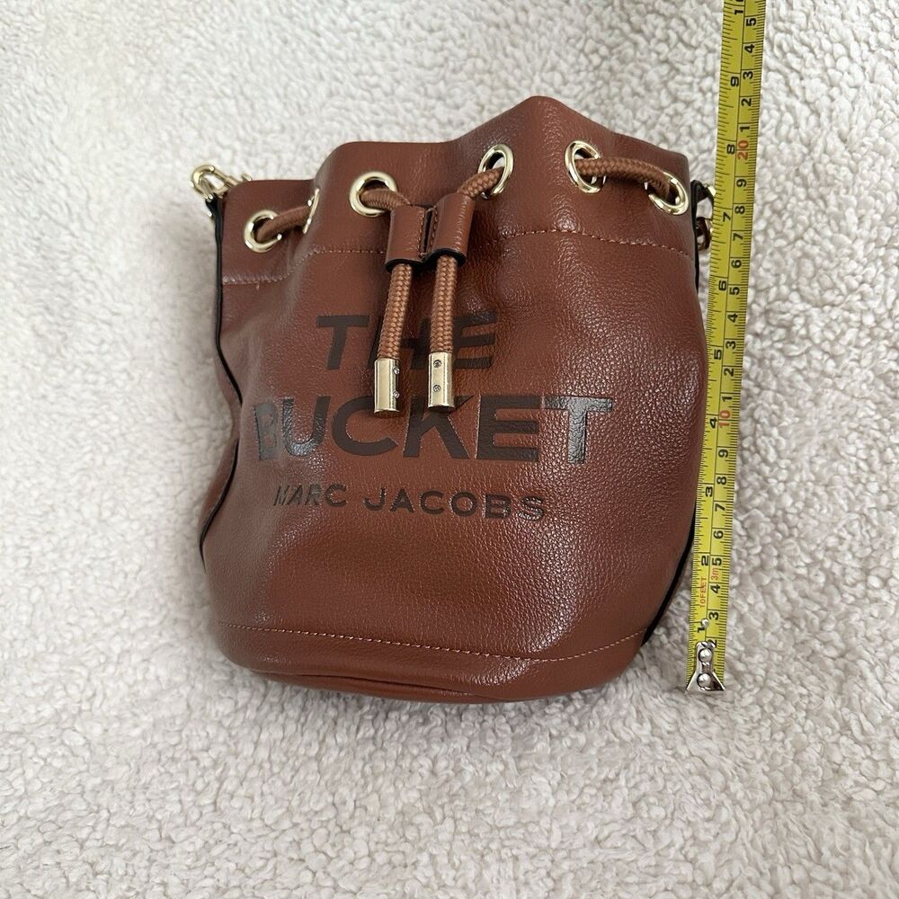 The Bucket Marc Jacobs Full Grain Leather Brown Compact Purse Bag - Picture 7 of 8